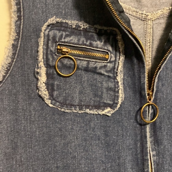 Mulan | Denim Sleeveless Vest with Frayed Edges est size small- large- Pockets - Picture 3 of 5